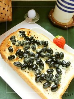 みるく珈琲フレイバー✼黒豆トースト-レシピのメイン写真