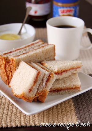 甘～い朝食☆ピーナッツ＆ジャムサンド-レシピのメイン写真