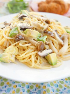 三種きのことアボカドの和風クリームパスタ-レシピのメイン写真