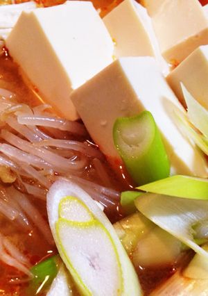 香味ペースト白菜もやしたっぷり豚キムチ鍋-レシピのメイン写真