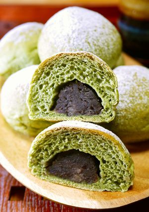 国産強力粉でふわもち♪よもぎあんパン-レシピのメイン写真