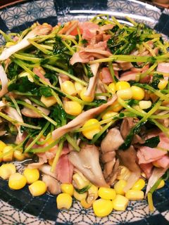10分で出来る!豆苗と舞茸のベーコン炒め-レシピのメイン写真