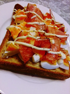 *朝食*ベーコンとゆで卵のトースト-レシピのメイン写真