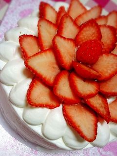 スライスいちごのデコレーションケーキ-レシピのメイン写真