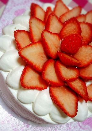 スライスいちごのデコレーションケーキ-レシピのメイン写真