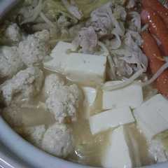 รูปของ 豆腐入り鶏つみれ鍋♪