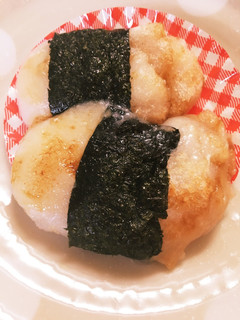バタ−醤油海苔巻きもち 食べすぎ注意!-レシピのメイン写真