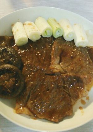 ステーキ？焼き肉？簡単牛ロース丼☆-レシピのメイン写真