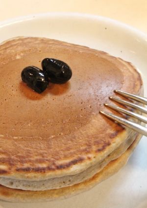 おせちリメーク黒豆煮汁deホットケーキ２-レシピのメイン写真