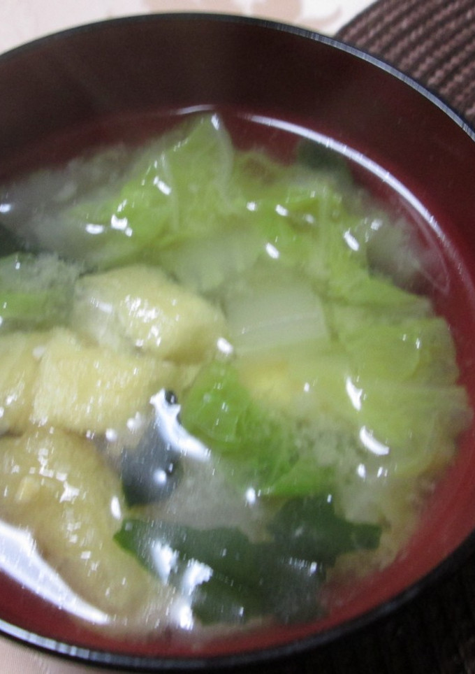 油揚げと白菜とワカメの味噌汁-レシピのメイン写真