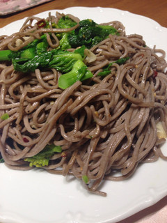 余った蕎麦でペペロンチーノ-レシピのメイン写真