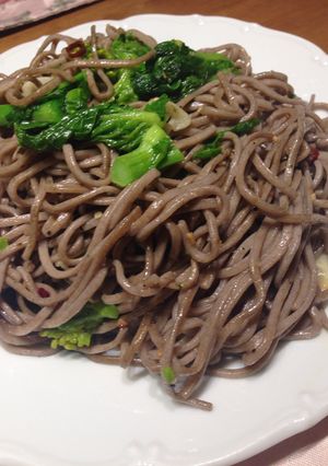余った蕎麦でペペロンチーノ-レシピのメイン写真