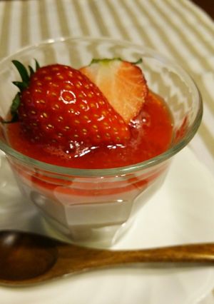 ぷるぷる!苺*甘酒・牛乳プリン♪-レシピのメイン写真
