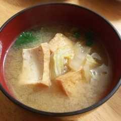 รูปของ 厚揚げと白菜の味噌汁