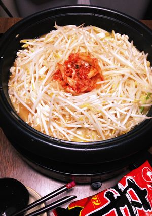 辛ラーメンで簡単で美味しい味噌キムチ鍋♪-レシピのメイン写真