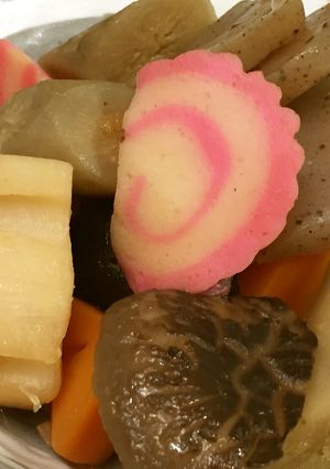 ピンクなると主役根菜煮(^_^)v-レシピのメイン写真