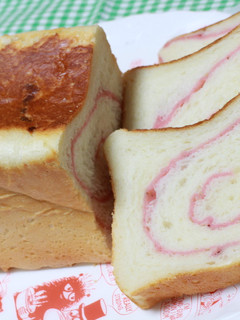 ヨーグルトクリームチーズといちごのパン-レシピのメイン写真