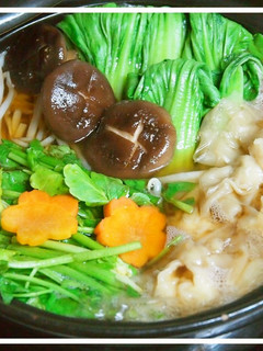 寒い日は、食卓でワンタン鍋!-レシピのメイン写真