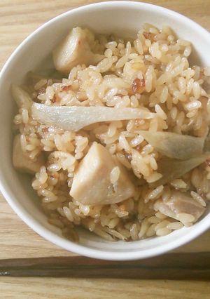 手羽元の黒酢煮の煮汁で炊き込みご飯-レシピのメイン写真