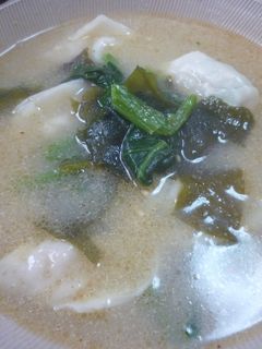 鍋1つで簡単に!ゴマと餃子の中華風スープ-レシピのメイン写真