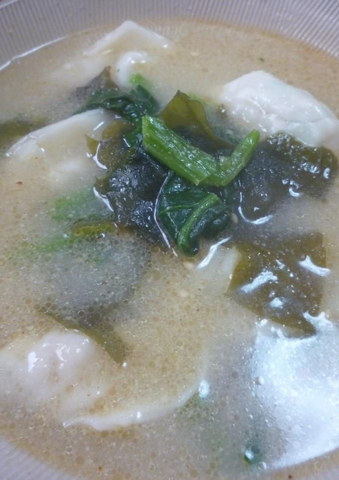 鍋1つで簡単に！ゴマと餃子の中華風スープ-レシピのメイン写真