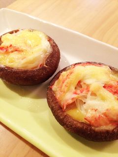 手軽で美味しい✨椎茸のチーズカニかま詰め-レシピのメイン写真