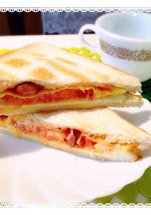 厚切りトマトを玉子で包んだサンドイッチ⌘-レシピのメイン写真