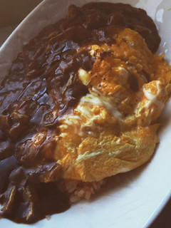 簡単!冷凍ご飯と冷凍カレーのオムカレー-レシピのメイン写真