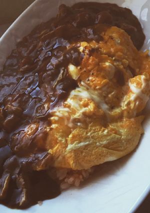 簡単！冷凍ご飯と冷凍カレーのオムカレー-レシピのメイン写真