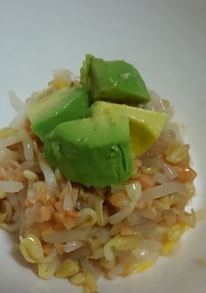 【離乳食 後期】アボカドと納豆もやし-レシピのメイン写真