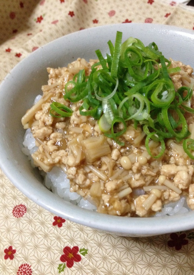 鶏ひき肉とエノキの節約丼♪-レシピのメイン写真
