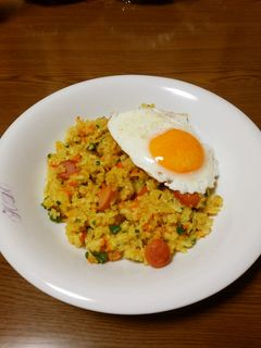 目玉焼き乗せ♬カレーチャーハン☆-レシピのメイン写真