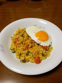 目玉焼き乗せ♬カレーチャーハン☆-レシピのメイン写真