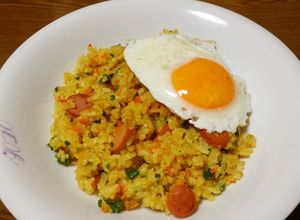目玉焼き乗せ♬カレーチャーハン☆-レシピのメイン写真