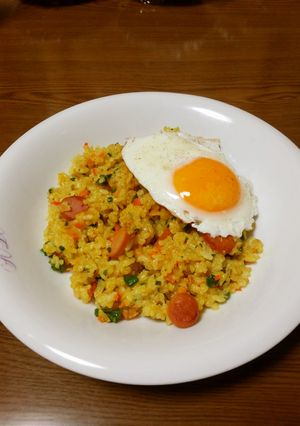 目玉焼き乗せ♬カレーチャーハン☆-レシピのメイン写真