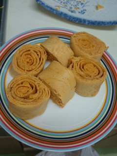 HMと野菜ジュースでモチっとロールケーキ-レシピのメイン写真