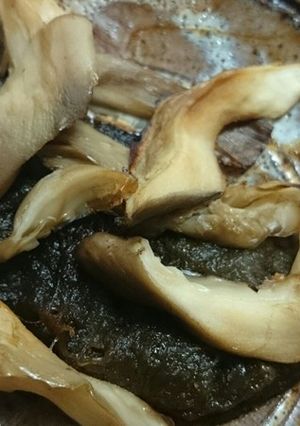 大きい冷凍・平茸とトロロ昆布の焼きキノコ-レシピのメイン写真