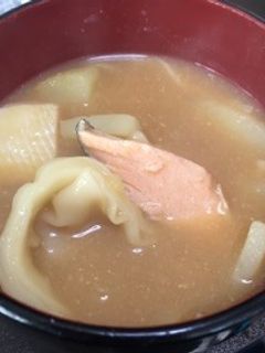 餃子の皮で美味しいすいとん風石狩お味噌汁-レシピのメイン写真