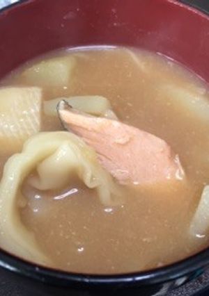 餃子の皮で美味しいすいとん風石狩お味噌汁-レシピのメイン写真