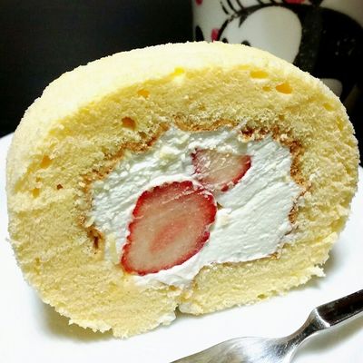 苺シフォンロールケーキ Saki.+ 中嶋咲絵 | ⁡ いちごのシフォンロール🍓 ⁡ ⁡ YouTubeで