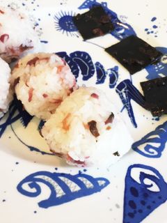 お弁当に☆簡単梅おにぎり-レシピのメイン写真