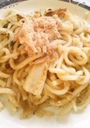 ツナマヨin&on焼きうどん-レシピのメイン写真