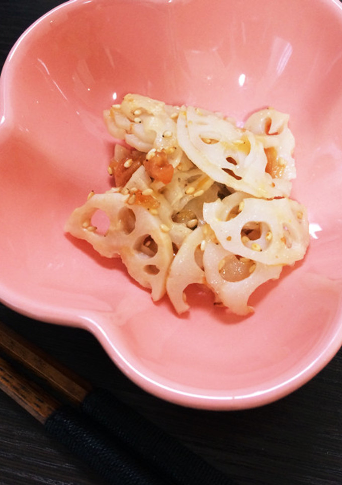 簡単1品！蓮根と梅の胡麻油和え-レシピのメイン写真