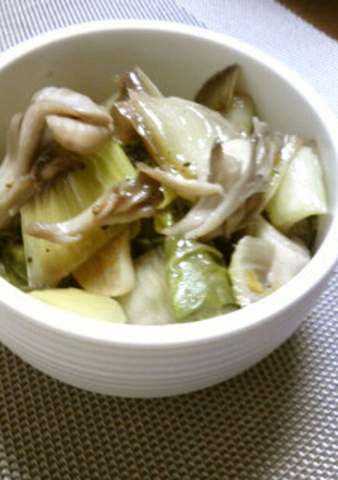 青梗菜とマイタケの炒め物-レシピのメイン写真