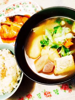 野菜たっぷり!醤油ベースのすいとん汁-レシピのメイン写真