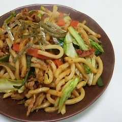 รูปของ コチュジャンで作るピリ辛焼きうどん♪