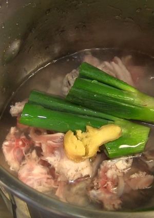 圧力鍋で取る濃厚鶏ガラスープ♪-レシピのメイン写真