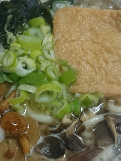即席鍋焼きうどんに冷凍きのこ、ネギ具沢山-レシピのメイン写真