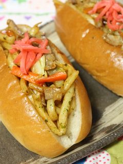 焼きそば!?いやいや、焼きうどんパン-レシピのメイン写真