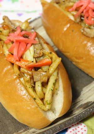 焼きそば！？いやいや、焼きうどんパン-レシピのメイン写真